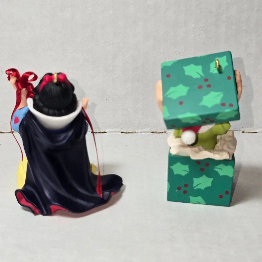 Hallmark Keepsake Snow White Set of 2 Anniversary Edition Ornaments & Dopey!‎